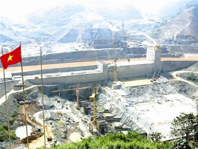 Thủy điện Sơn La công suất 2.400MW gồm 6 tổ máy, một công trình trọng điểm quốc gia do Tổng Cty Sông Đà làm tổng thầu xây dựng. Ảnh: TTX